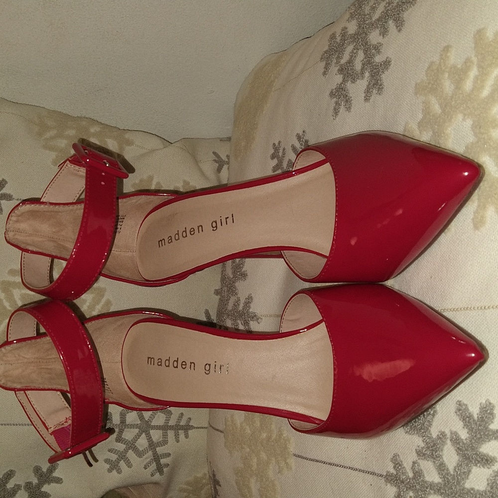 Madden Girl heels pointed!